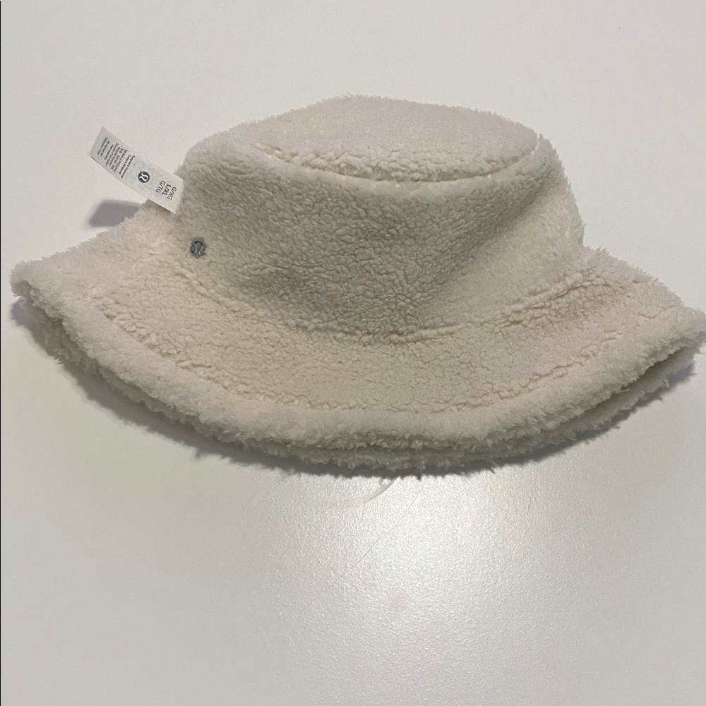 Lululemon Boucle Fleece Reversible Bucket Hat - NWT - Picture 8 of 9